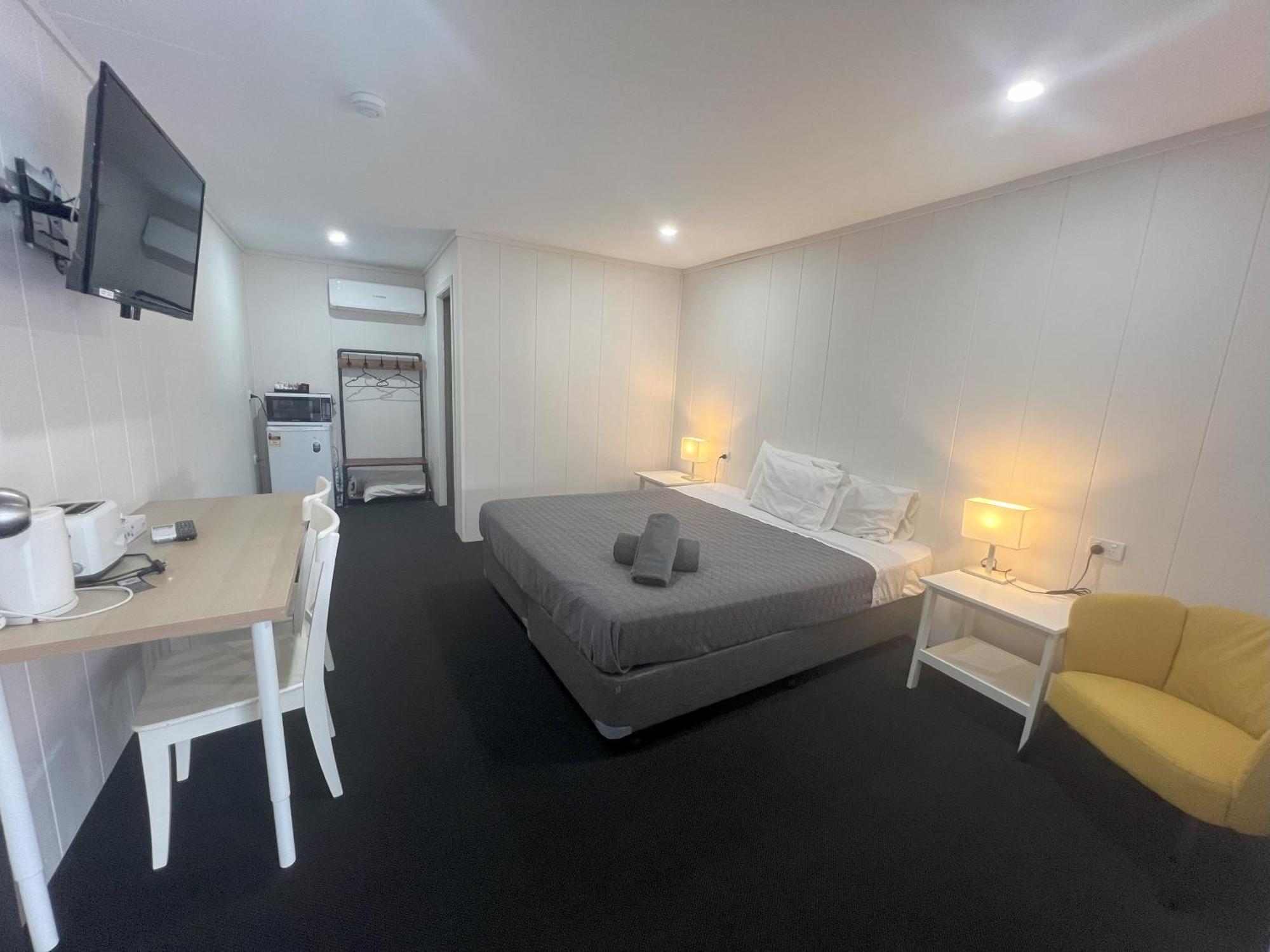 Abajaz Motel-Central-King Bed-Shaded Parking Лонгрийч Екстериор снимка