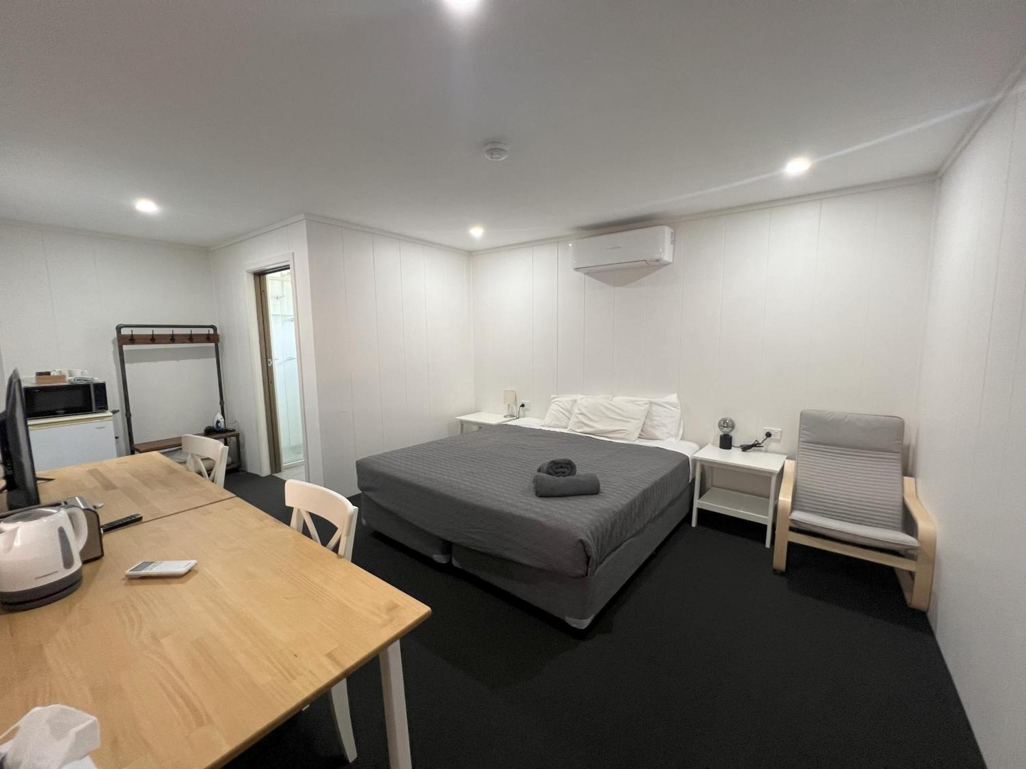 Abajaz Motel-Central-King Bed-Shaded Parking Лонгрийч Екстериор снимка
