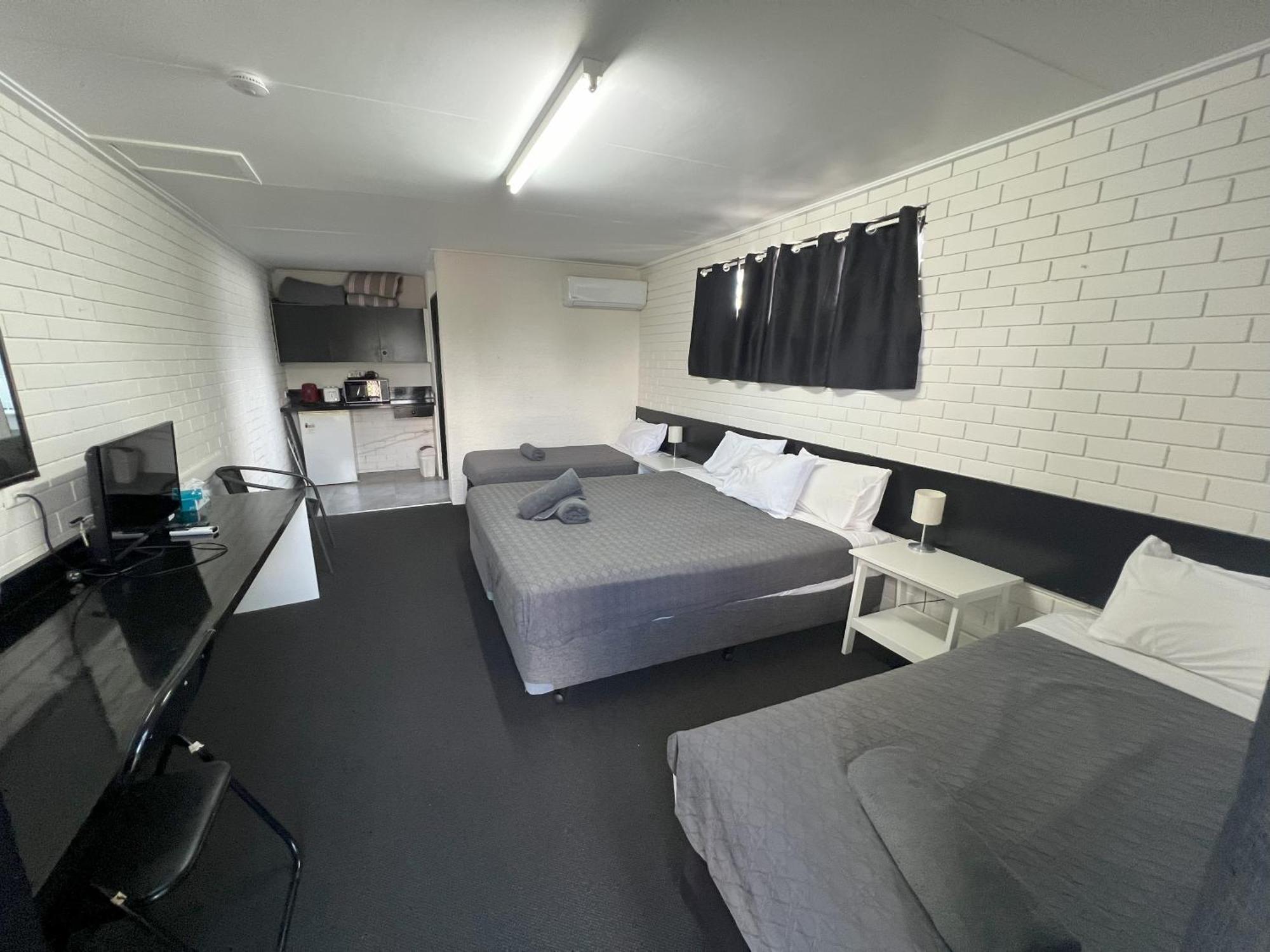 Abajaz Motel-Central-King Bed-Shaded Parking Лонгрийч Екстериор снимка