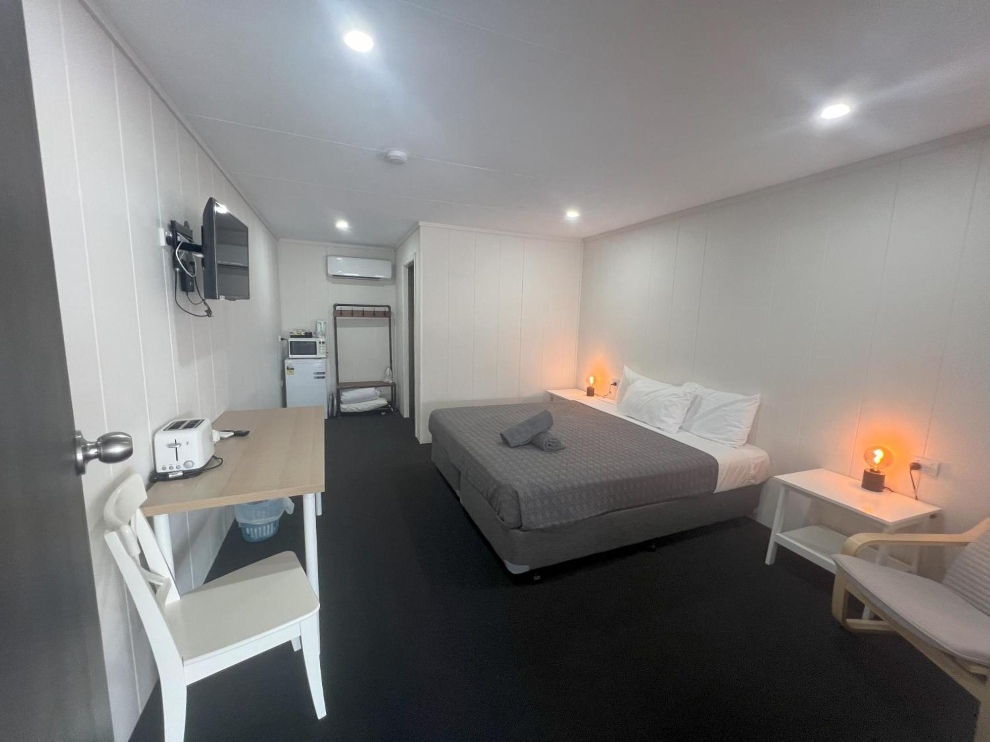 Abajaz Motel-Central-King Bed-Shaded Parking Лонгрийч Екстериор снимка