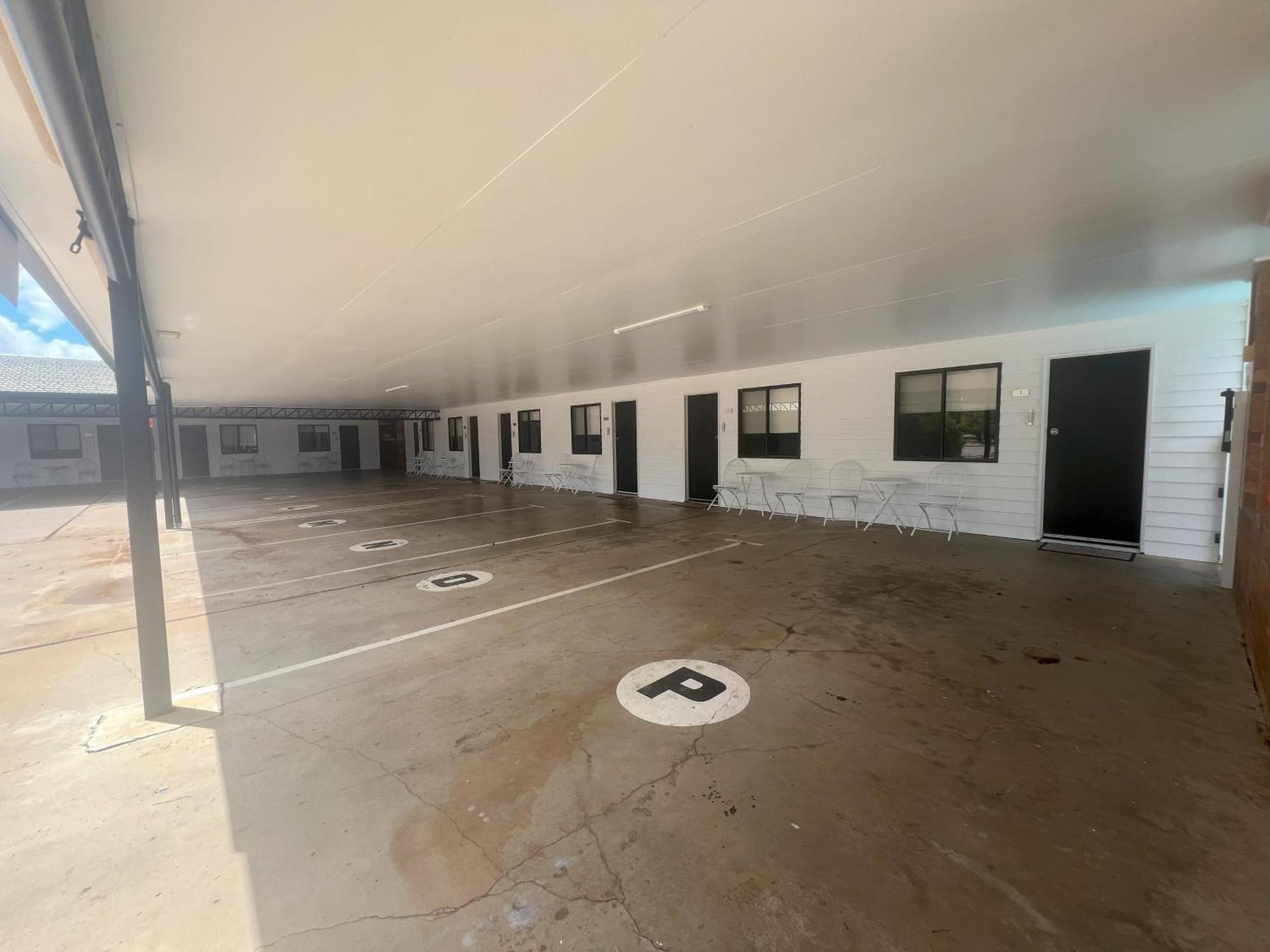 Abajaz Motel-Central-King Bed-Shaded Parking Лонгрийч Екстериор снимка