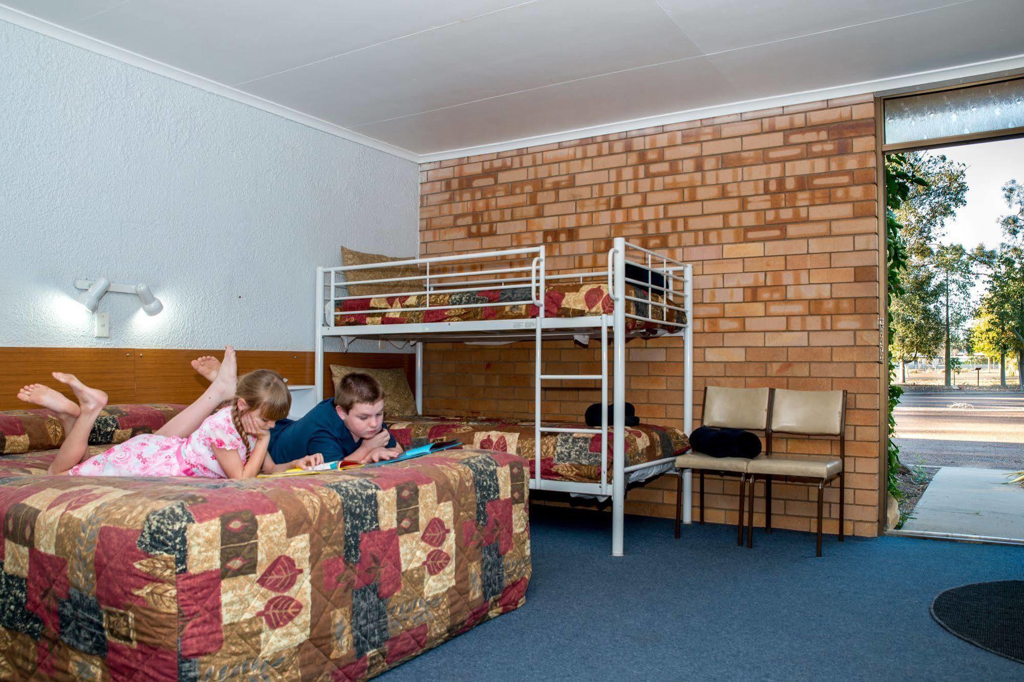 Abajaz Motel-Central-King Bed-Shaded Parking Лонгрийч Екстериор снимка